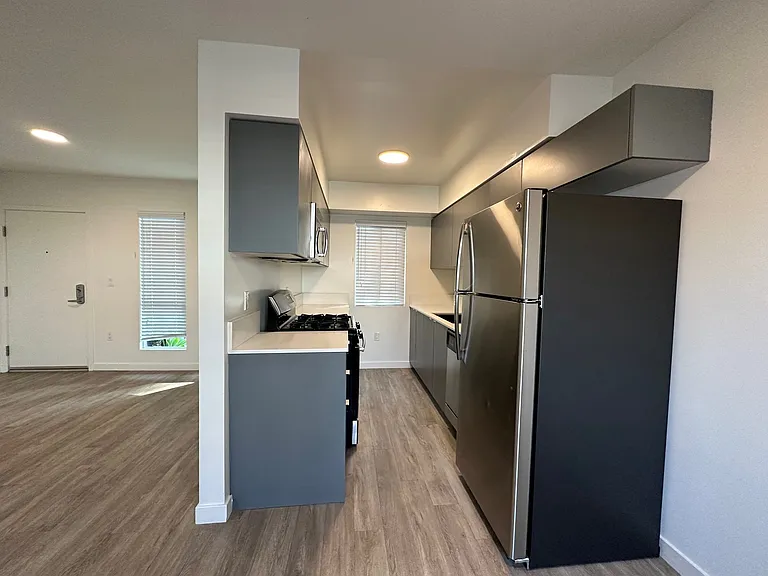 2716 S La Brea Ave #2 — Photo 10