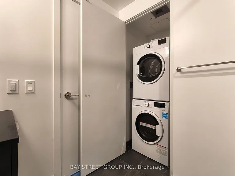 8 Wellesley St E #3910 — Photo 24