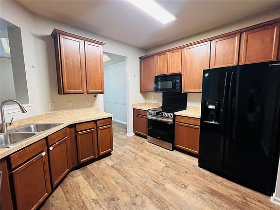 5th image of 302 Alcovy Way