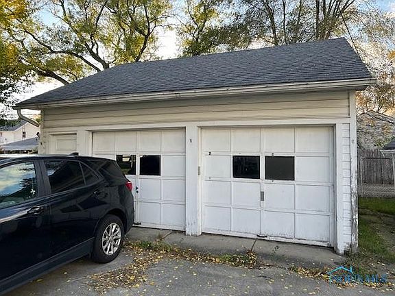 4th image of 852 Wright Ave