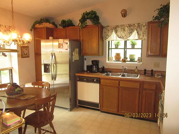 5th image of 2678 Lakeshire Ln
