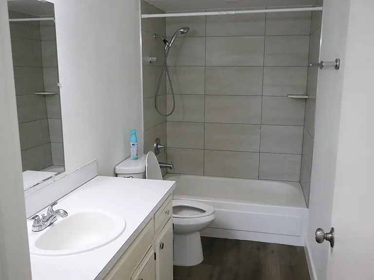 220 Pierce Ave — Photo 11