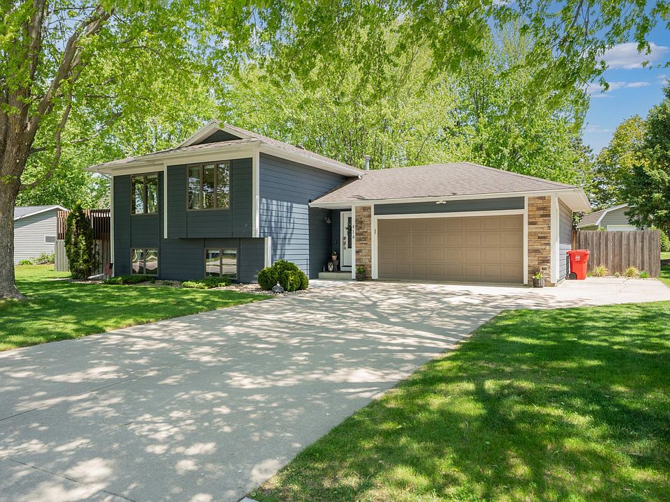 1st image of 414 9th Ave NW