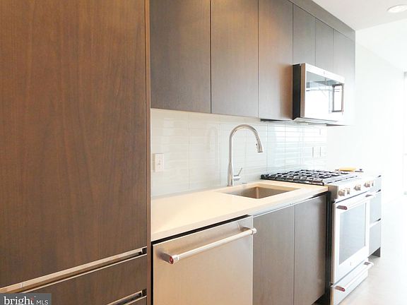 5th image of 930 Rose Ave Unit 1802