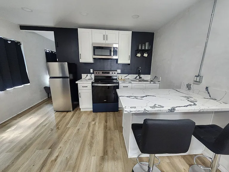 6545 Pine Ave — Photo 13
