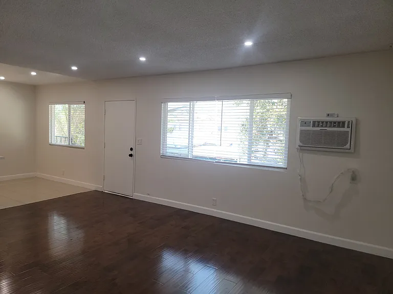 225 S Madison Ave #8 — Photo 13