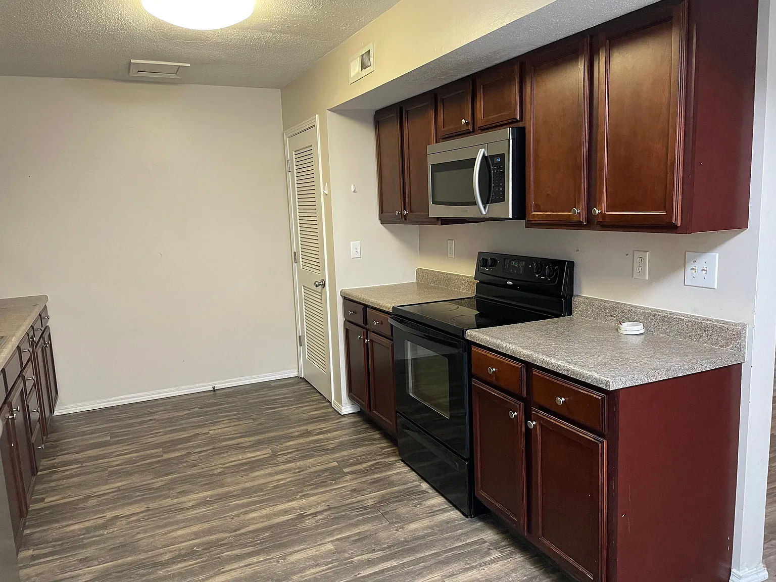 2 bed, 1.0 bath, $1,150 — Photo 4