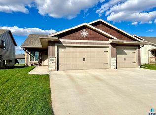 2720 S Lana Dr, Sioux Falls, SD 57106