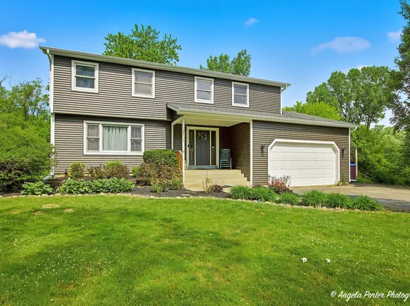 2711 Old Oak Dr, McHenry, IL 60050