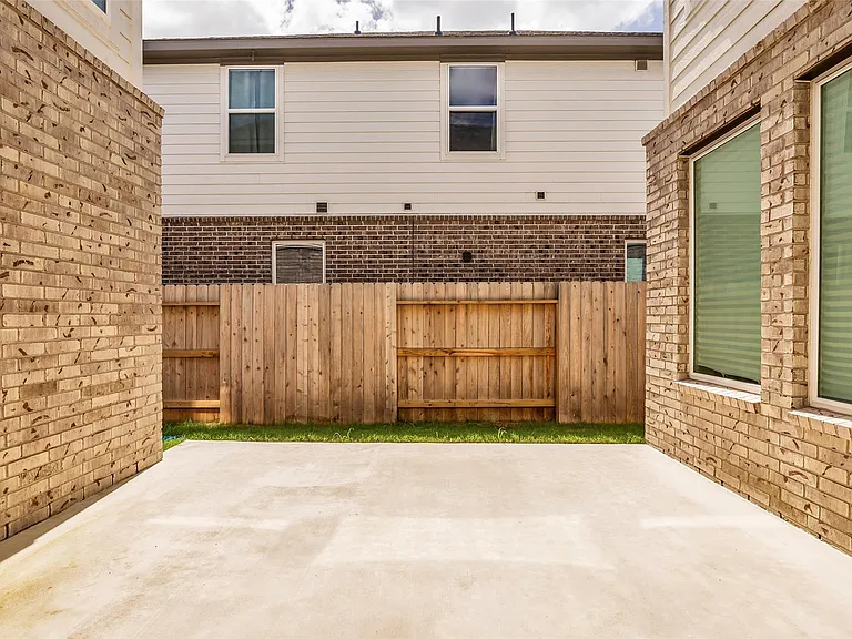17822 Carnation Glen Dr — Photo 30