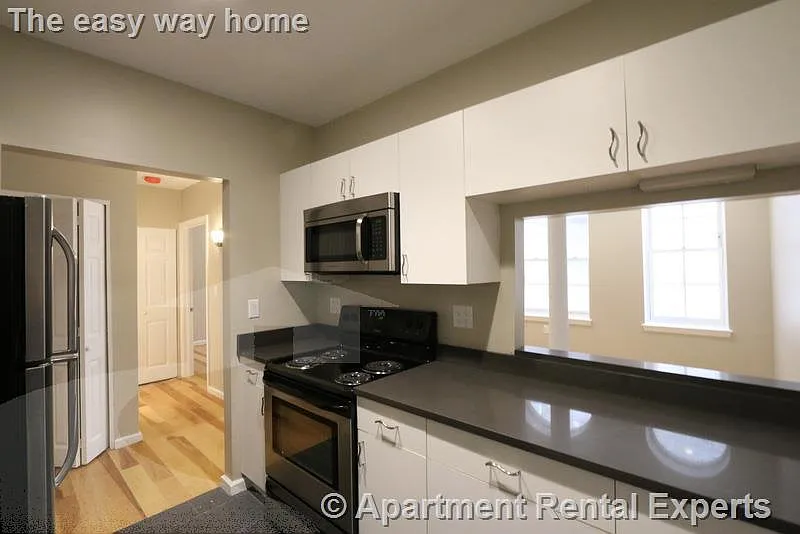 2 bed, 800 sqft, $3,700 — Photo 2