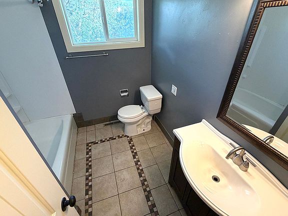 5th image of 101 Elmwood Ln