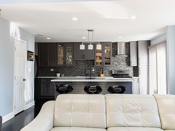 5th image of 685 E Whispering Oaks Ct