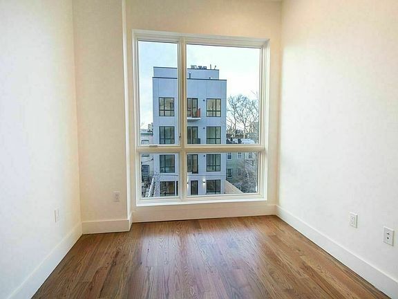 4th image of 406 Cornelia St #3F