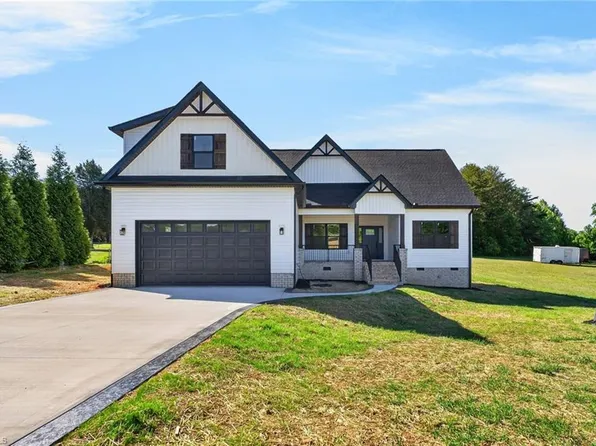 2361 Chaucer Ln, Winston Salem, NC 27107