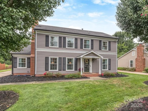 8715 Parkchester Dr, Charlotte, NC 28277