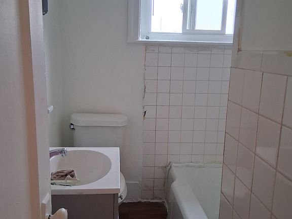 3rd image of 3524 Kensington Ave Floor 3