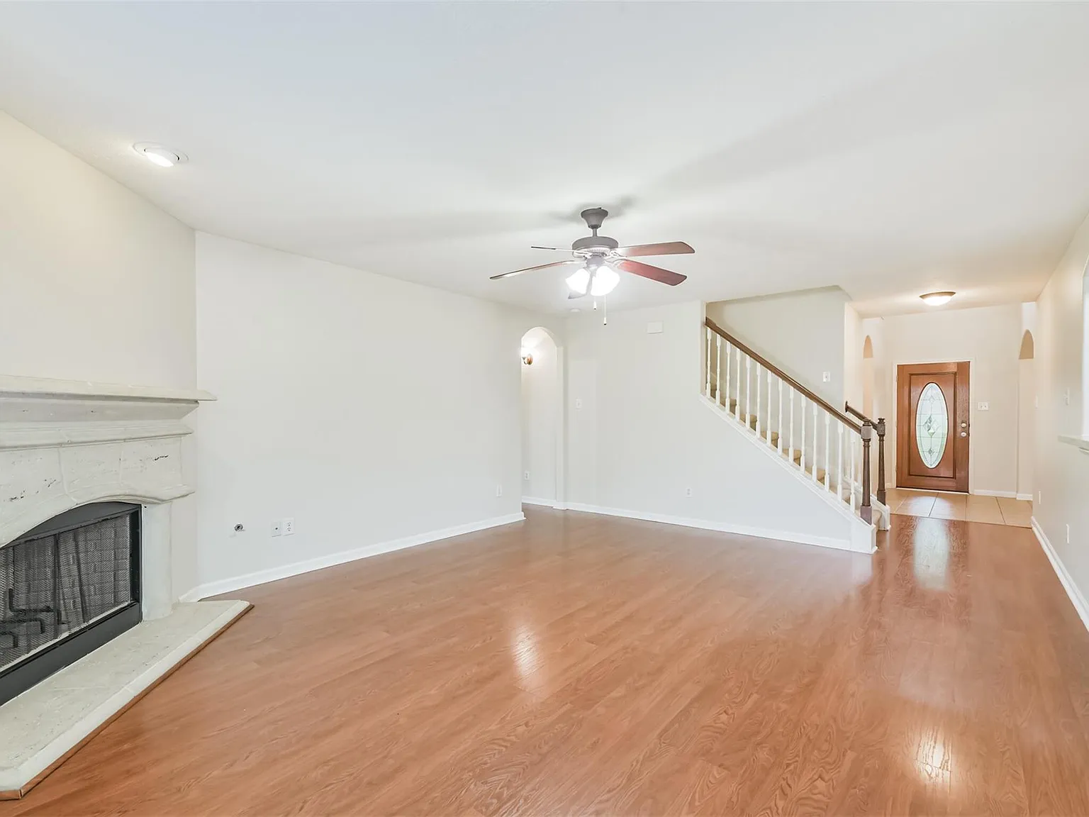 4 bed, 2.5 bath, 2345 sqft, $2,400 — Photo 4