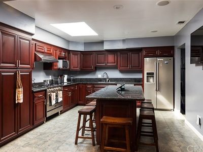 725 W Columbia St, Long Beach, CA, 90806