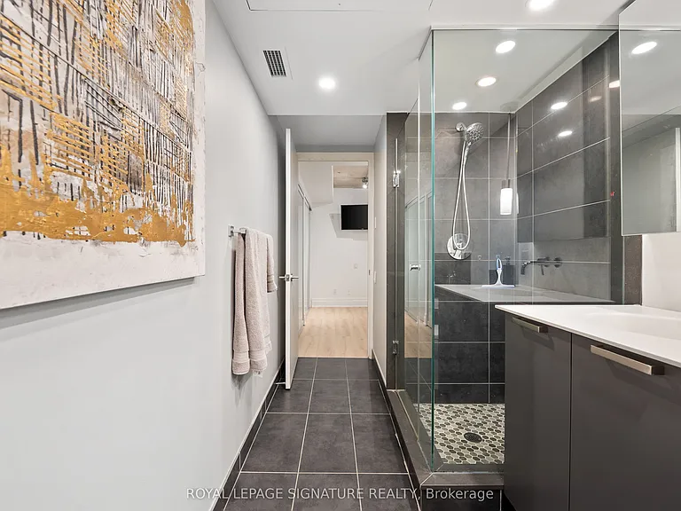 95 Bathurst St #109 — Photo 14