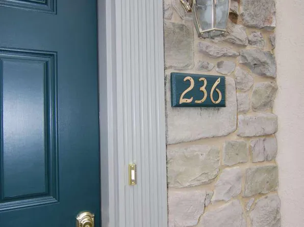 236 Cobblestone Ln, Lancaster, PA 17601