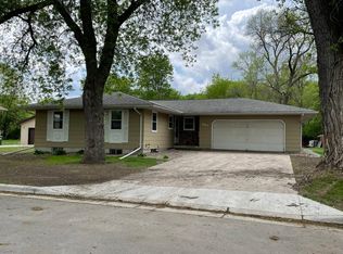 410 16th St SE, Willmar, MN 56201