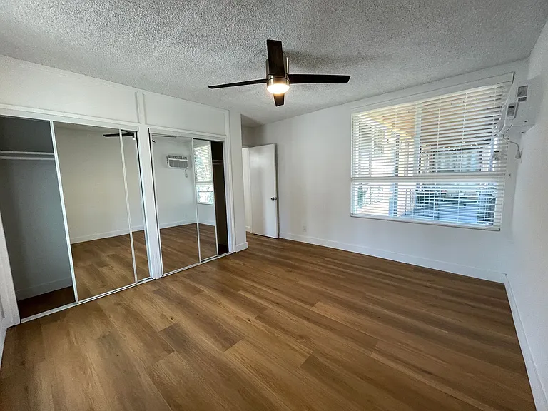 7351 Variel Ave — Photo 32