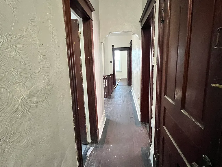 4434 Clarence Ave — Photo 4