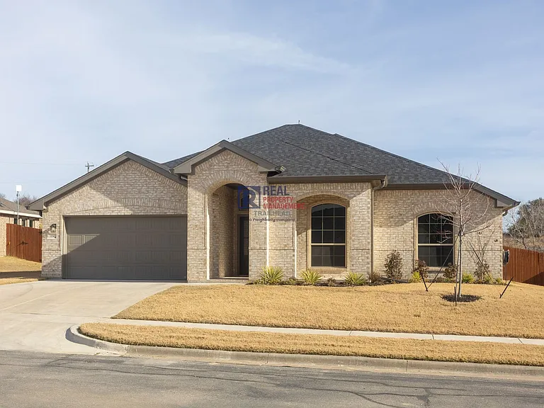 124 Mesa Dr — Photo 3
