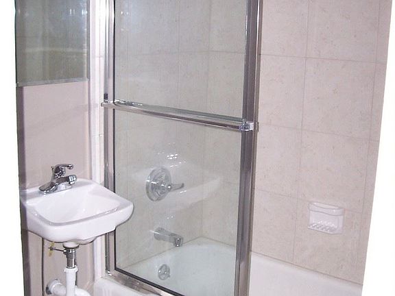 4th image of 620 N 12th St #4559235
