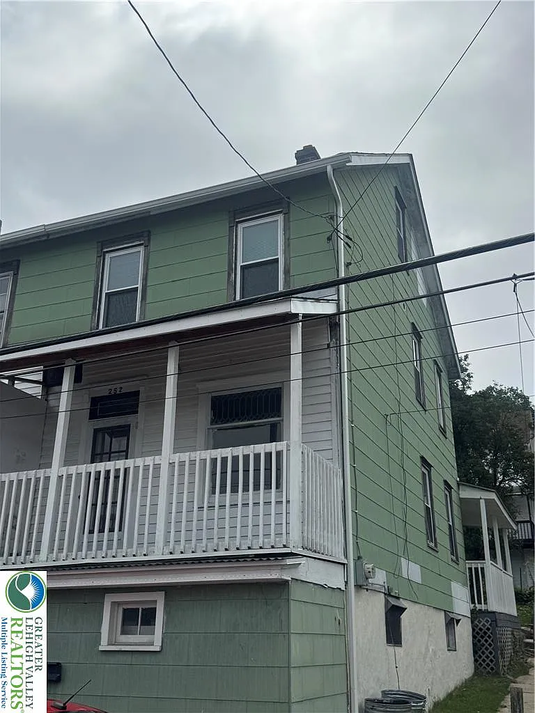 3 bed, 1.5 bath, 1200 sqft, $1,250 — Photo 1