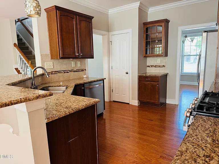 3913 Wedonia Dr — Photo 9
