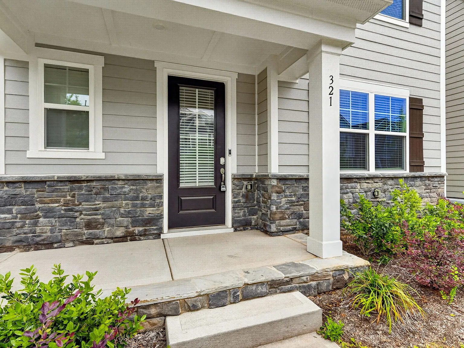 3 bed, 2.5 bath, 2104 sqft, $2,200 — Photo 4