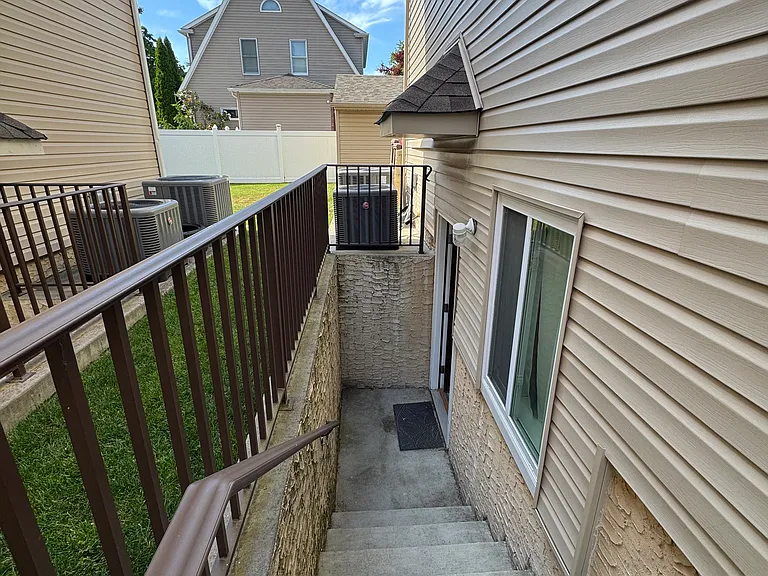 441 Deisius St #1R — Photo 21