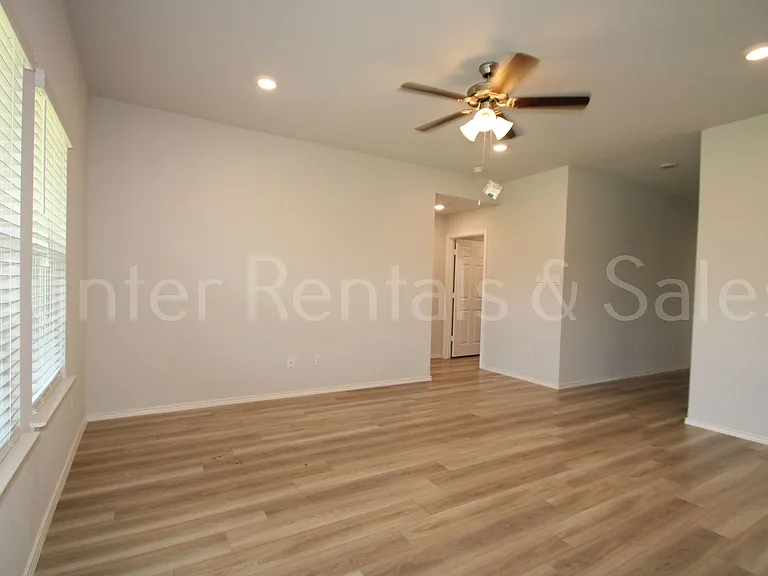 7007 Gilbert Dr — Photo 4