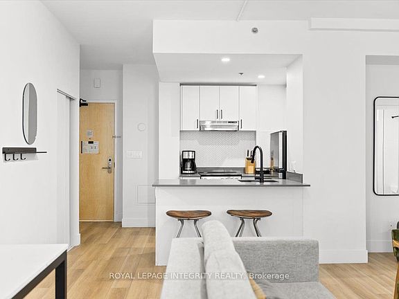 5th image of 161 Laurier Ave W #909