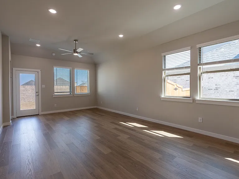 712 Melody Hill Dr — Photo 4