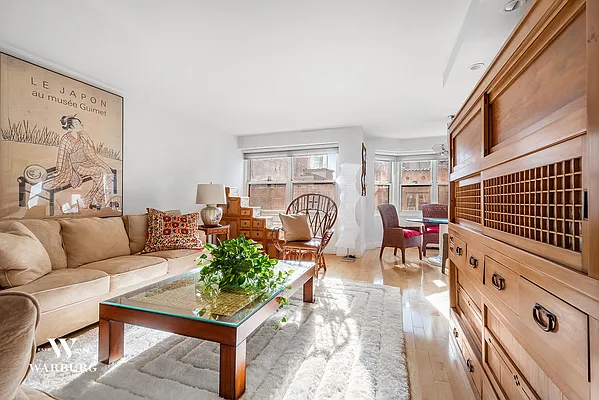 Sold by Coldwell Banker Warburg | media 1