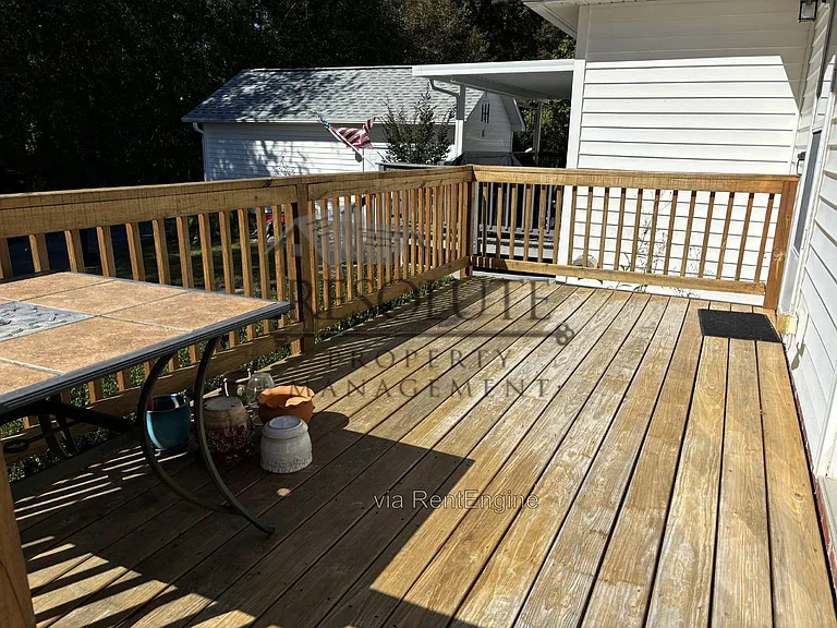 107 Moss Creek Dr — Photo 2
