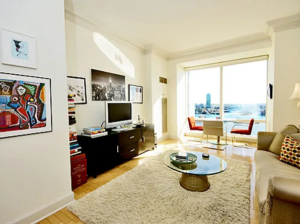 845 United Nations Plaza image 1 of 10