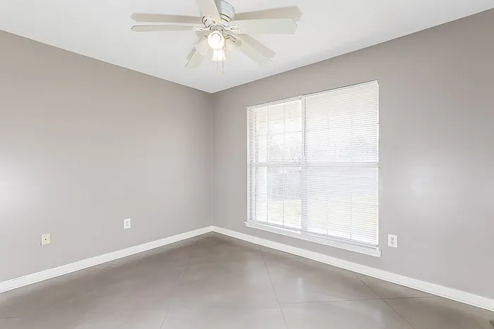 102 Red Oak Cv — Photo 3