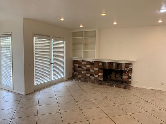 3rd image of 955 Queensdale Ave