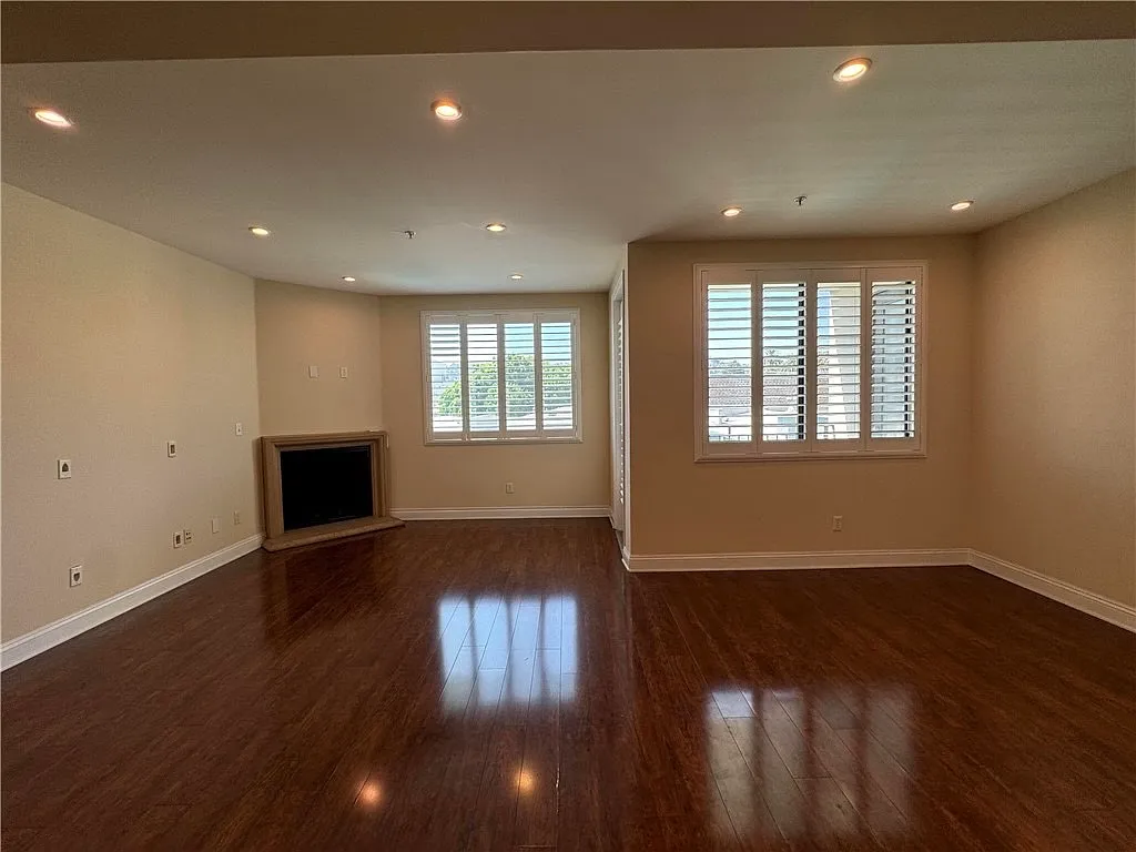 2 bed, 1100 sqft, $3,650 — Photo 3