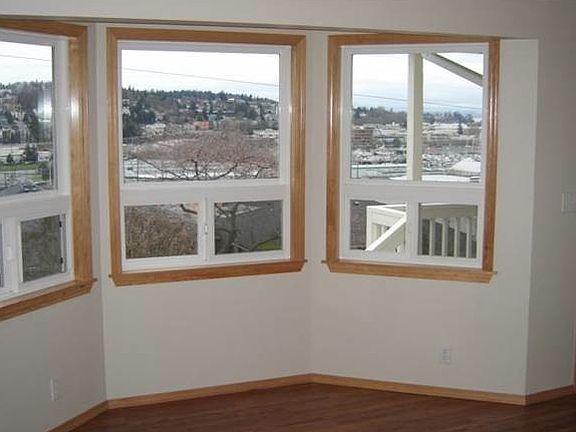 Living Room-Bay Window