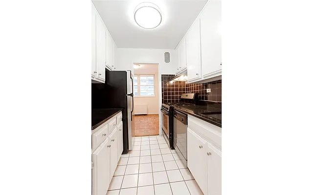 Sold by Douglas Elliman | media 21