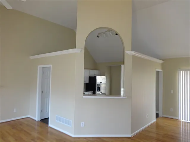 4 bed, 3.0 bath, 1798 sqft, $2,340 — Photo 3