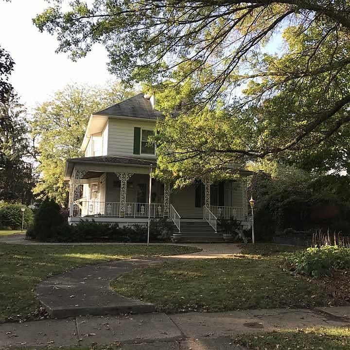 2nd image of 1325 E Grove St