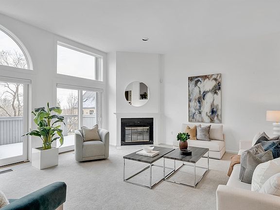 2nd image of 571 Boylston St Unit 571