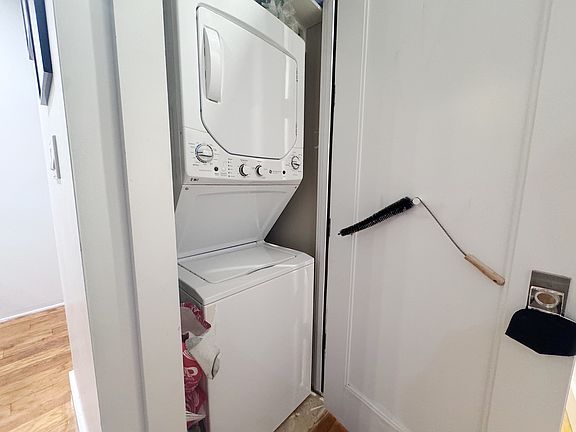 5th image of 304 Linden St APT 2