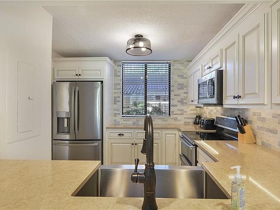 4th image of 201 Neptune Rd APT 157